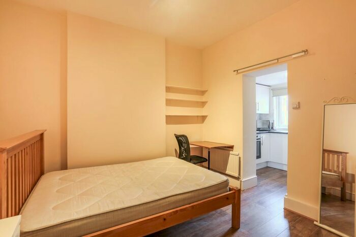 Studio To Rent In Wandsworth Bridge Road, London, SW6