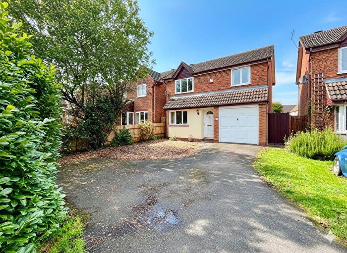 4 Bedroom Detached House For Sale In Whitton Way, Newport Pagnell, MK16