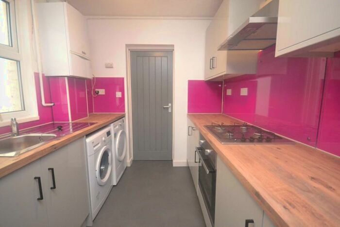 4 Bedroom Terraced House To Rent In Pitcroft Avenue, University Area, RG6