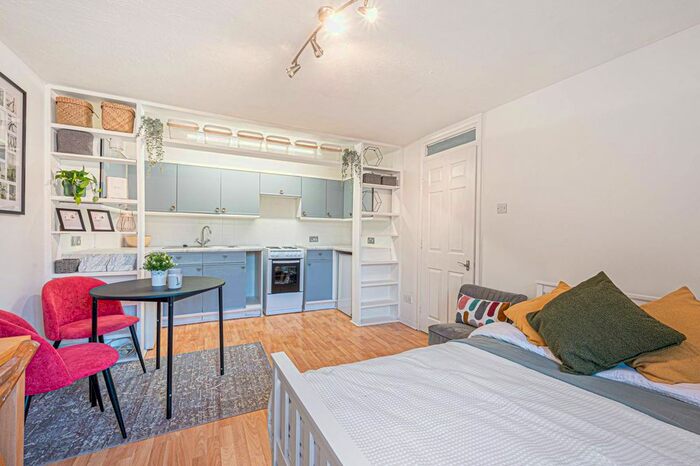 1 Bedroom Studio To Rent In Greenway Close, Muswell Hill, London, N11