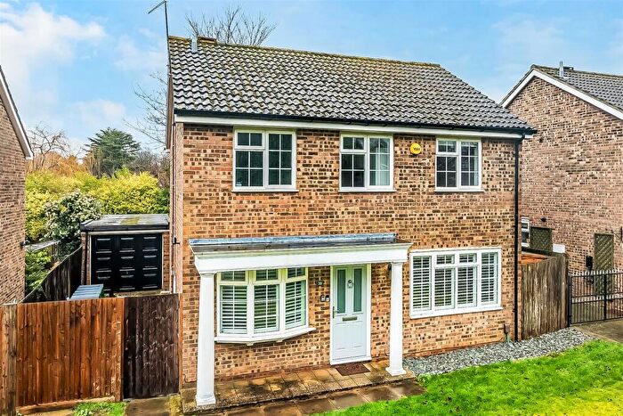 4 Bedroom Detached House For Sale In Ashtead/leatherhead Border, KT22