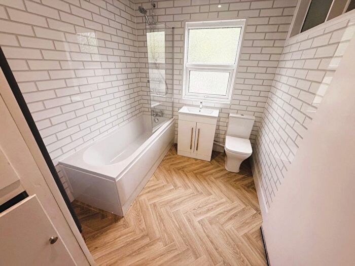 2 Bedroom Terraced House To Rent In Station Road, Chapeltown, S35