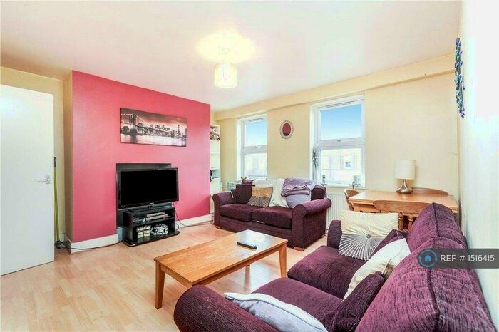 3 Bedroom Flat To Rent In Germander Way, London, E15