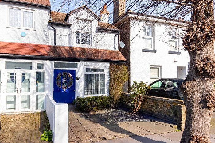2 Bedroom End Of Terrace House For Sale In Junction Road, South Croydon, CR2