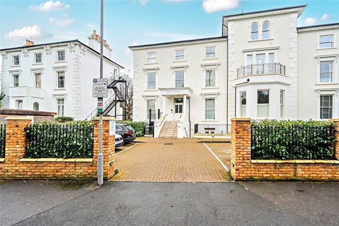 3 Bedroom Flat For Sale In Surbiton, KT6