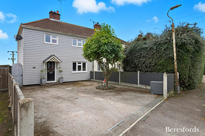 3 Bedroom Semi-Detached House For Sale In Meadow Road, Rettendon Common, CM3