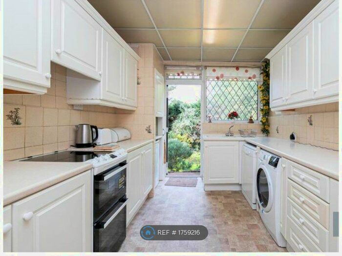 3 Bedroom Bungalow To Rent In Bracken Drive, Chigwell, IG7