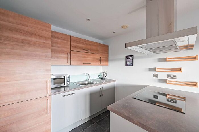 1 Bedroom Flat For Sale In Windsor Court, Bow, London, E3