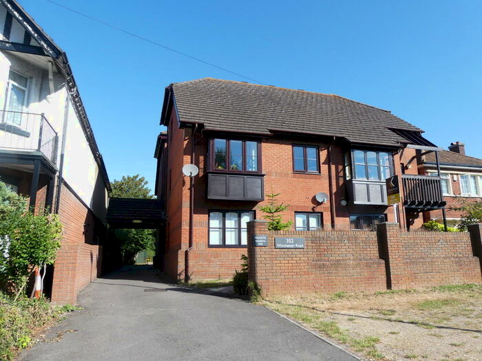 1 Bedroom Flat To Rent In Winchester Road, Hampshire, SO16