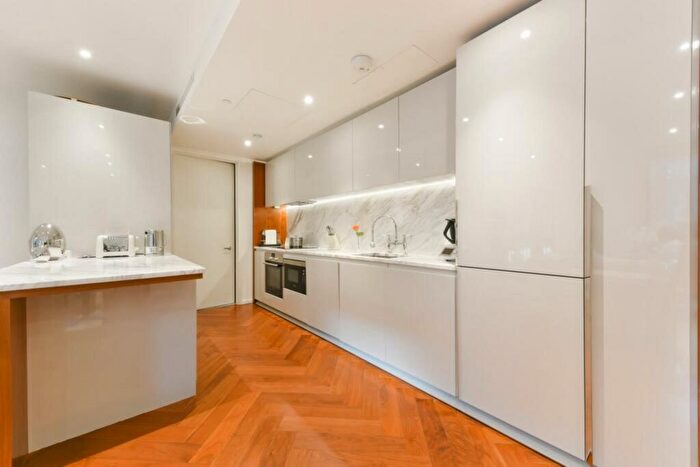 3 Bedroom Flat To Rent In Ambassador Building, London, SW11