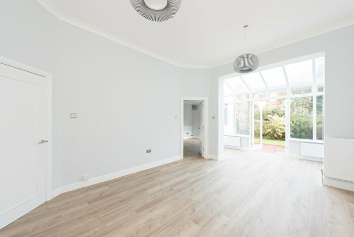 3 Bedroom Apartment To Rent In Howitt Road, London, NW3