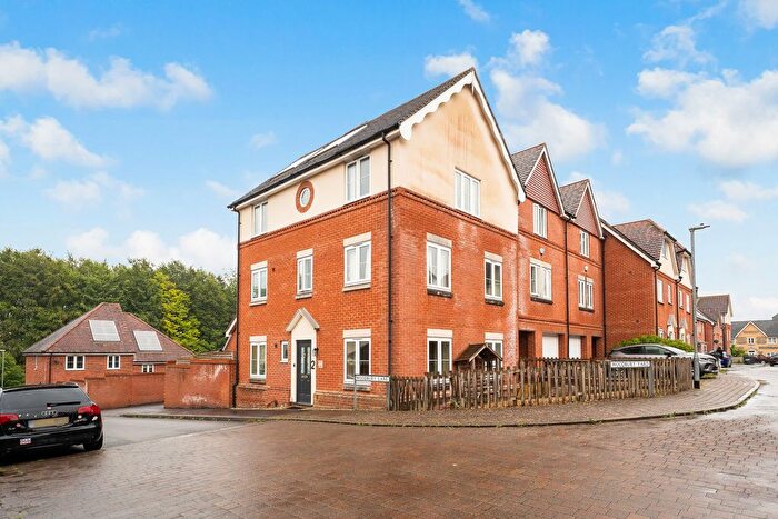 4 Bedroom End Of Terrace House For Sale In Woodbury Lane, Salisbury, SP2