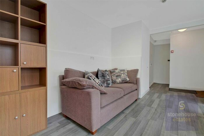 1 Bedroom End Of Terrace House To Rent In Fairbridge Road, Archway, London, N19