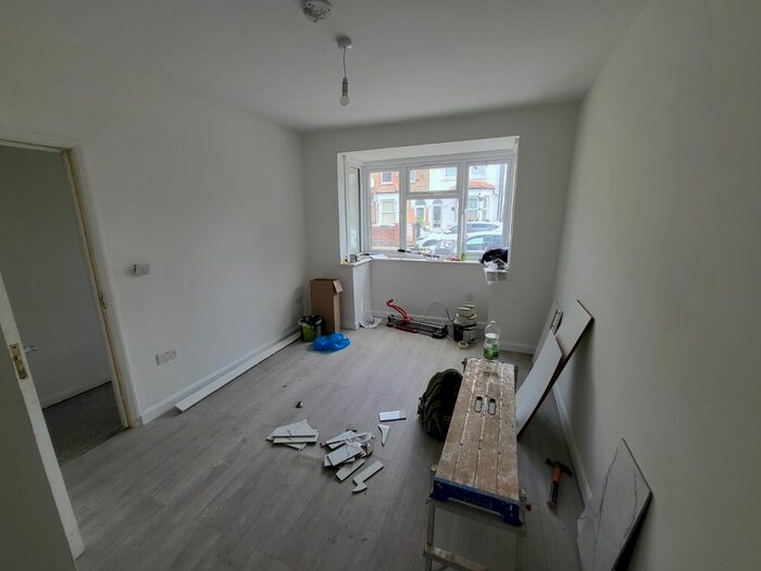 Studio To Rent In Campus Road, London, E17