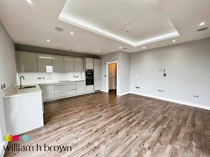2 Bedroom Apartment To Rent In Victoria Avenue, Southend-On-Sea, SS2