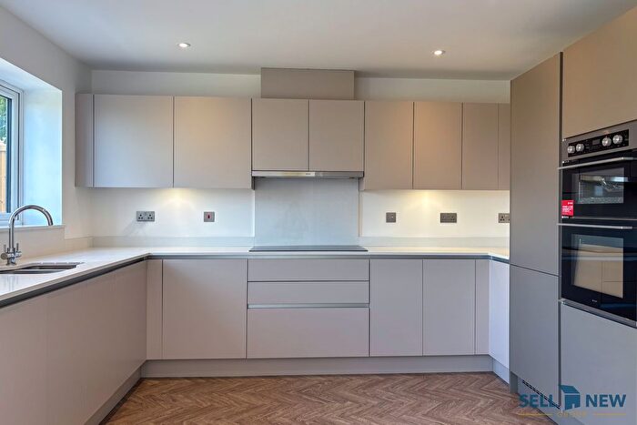 3 Bedroom End Terrace House For Sale In Luton Road, Hitchin, SG5