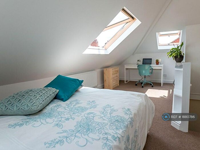 4 Bedroom Semi-Detached House To Rent In Montague Road, Leicester, LE2