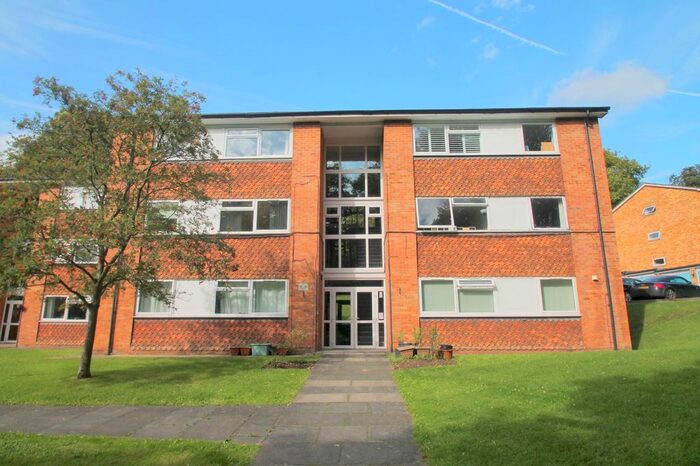 2 Bedroom Flat To Rent In Hillside Road, Whyteleafe, CR3