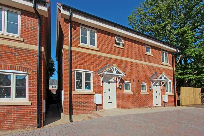 3 Bedroom Village House To Rent In Station Road, Sway, SO41