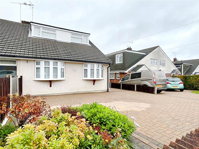 3 Bedroom Semi Detached House For Sale In Exmouth Drive, Rayleigh, Essex, SS6