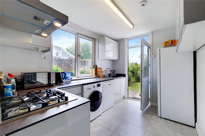 4 Bedroom Terraced House To Rent In Sandringham Road, Golders Hill Park, NW11