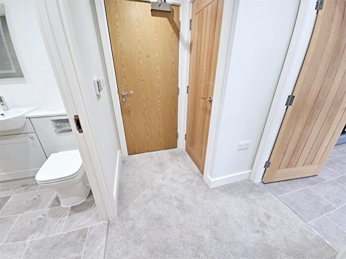 1 Bedroom Apartment For Sale In The Broadway, Leigh On Sea, Leigh On Sea, SS9