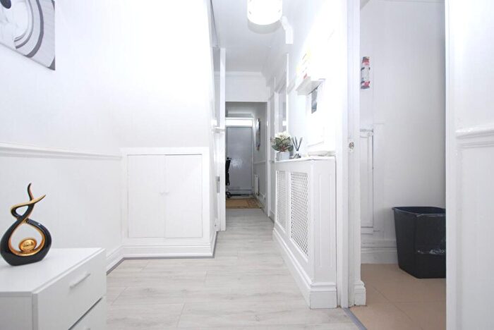 3 Bedroom Maisonette To Rent In Kinglake Street, Walworth, SE17