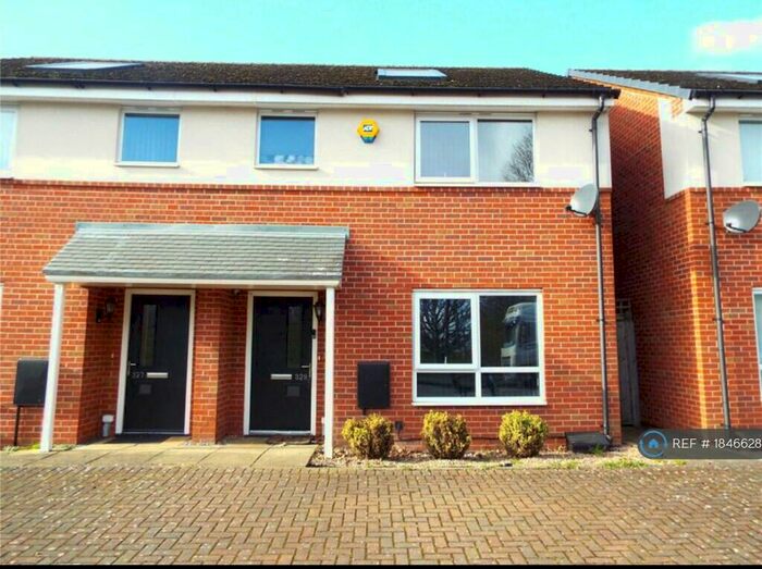 3 Bedroom Semi-Detached House To Rent In Auckland Drive, Birmingham, B36