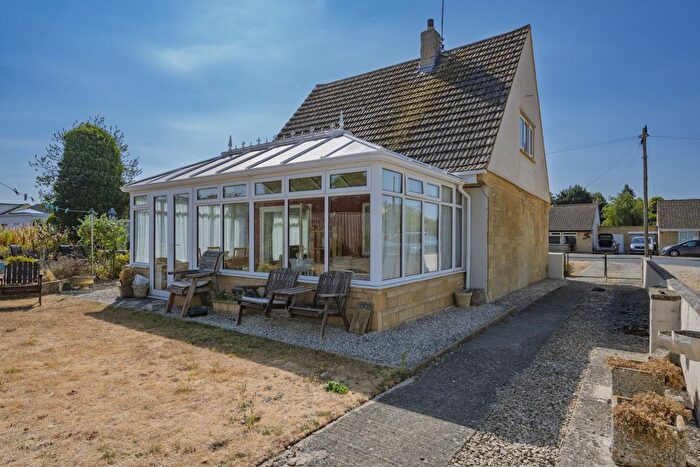 3 Bedroom Detached House For Sale In Meadow Way, South Cerney, GL7