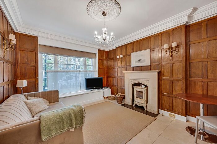 1 Bedroom Flat To Rent In Brompton Square, Chelsea, London, SW3