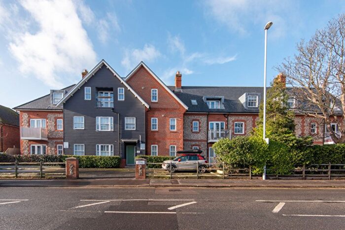 2 Bedroom Flat For Sale In Parkfield Road, Worthing, BN13