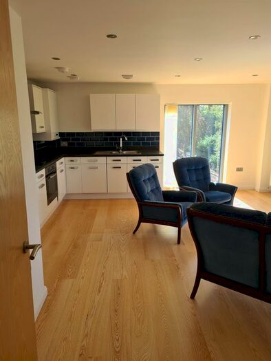 3 Bedroom Flat To Rent In Hightown Gardens, Banbury OX16