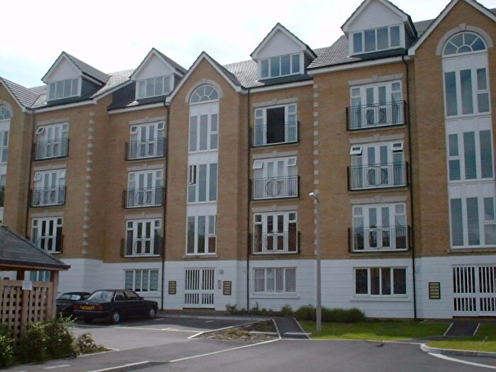 2 Bedroom Flat To Rent In Beverley Mews, Crawley, RH10