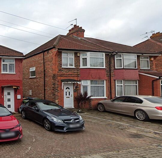 4 Bedroom Detached House To Rent In Nolton Place, Edgware, HA8