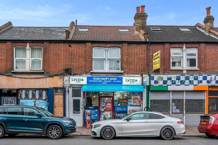 2 Bedroom Flat To Rent In Garratt Lane, Tooting Broadway, London, SW17