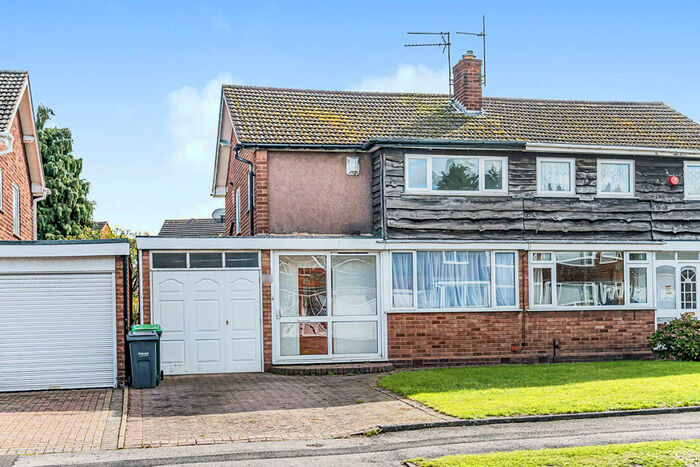 3 Bedroom Semi-Detached House To Rent In Theodore Close, Oldbury, West Midlands, B69