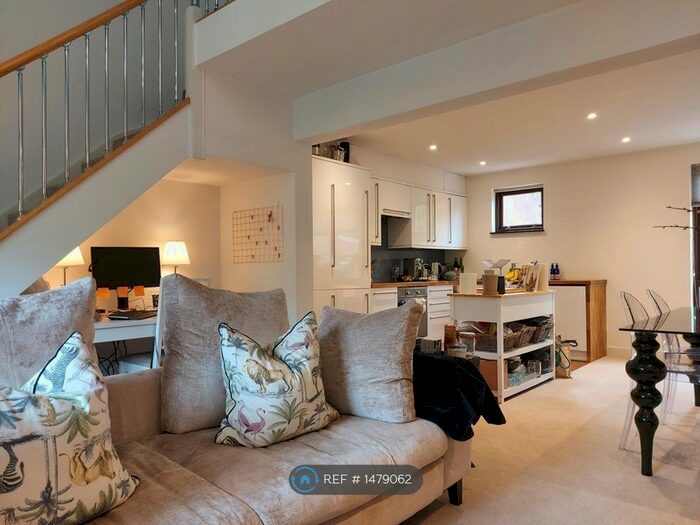 2 Bedroom Maisonette To Rent In Mallard Place, Twickenham, TW1