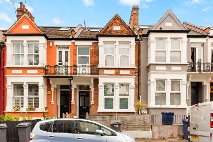 2 Bedroom Flat For Sale In Sylvester Road, London, N2