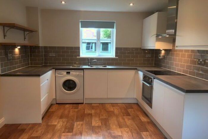 3 Bedroom Property To Rent In Whitefriars Walk, Exeter EX4