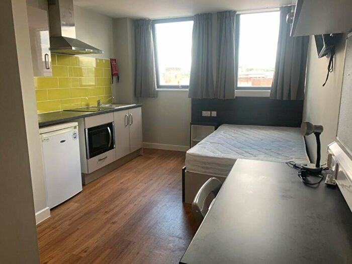 1 Bedroom Apartment To Rent In Queen Street, Sheffield, South Yorkshire, S1