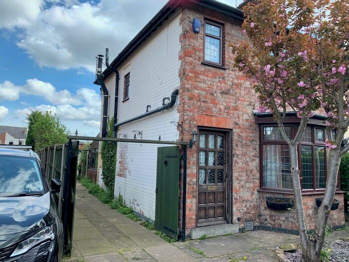 3 Bedroom Semi-Detached House To Rent In Hawthorne Avenue, Nottingham, NG10