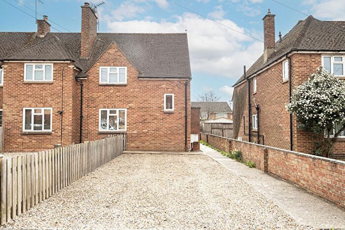 2 Bedroom Maisonette For Sale In Brays Meadow, Amersham, HP6