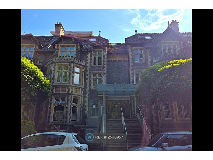 2 Bedroom Flat To Rent In Royal Parade, Tyndalls Park, Bristol, BS8