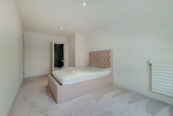 2 Bedroom Apartment To Rent In Starboard Way, London, E16