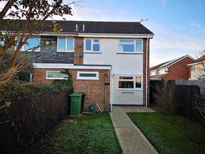 3 Bedroom Terraced House To Rent In Broadmarsh Close, Grove, OX12