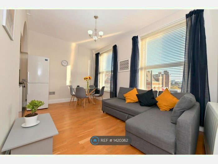 3 Bedroom Flat To Rent In Uxbridge Rd, London, W12