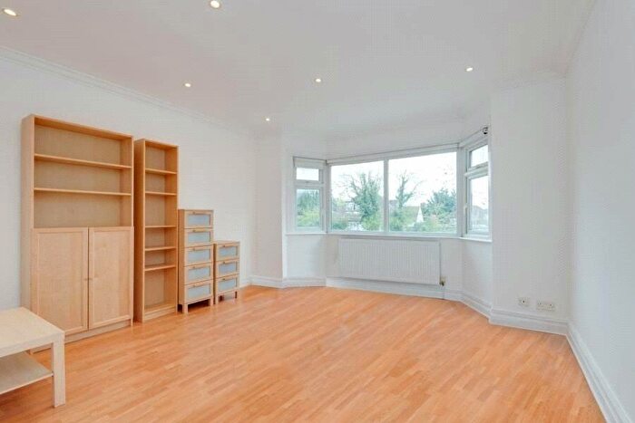 2 Bedroom Apartment To Rent In Finchley Road, Golders Green, NW11