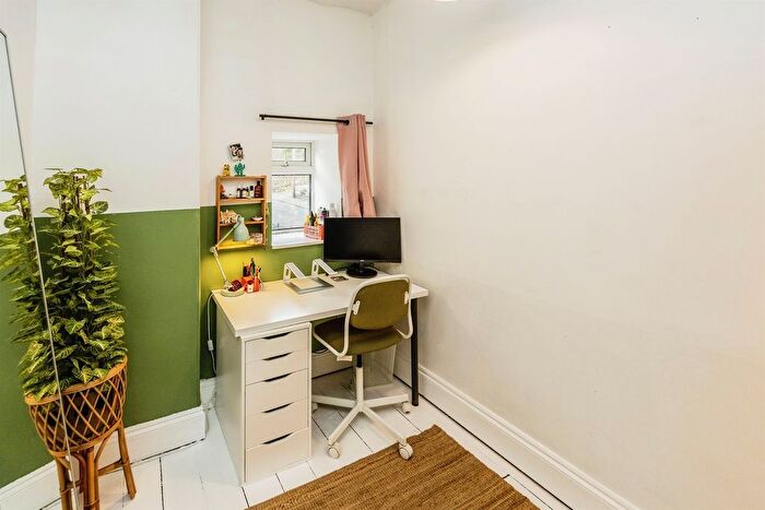 2 Bedroom End Of Terrace House For Sale In Upper Fountain Street, Sowerby Bridge, HX6