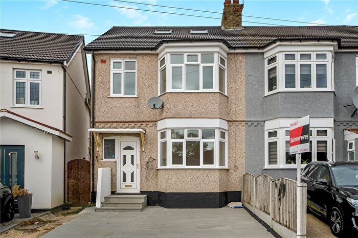 5 Bedroom End Of Terrace House For Sale In Wainfleet Avenue, Romford, RM5