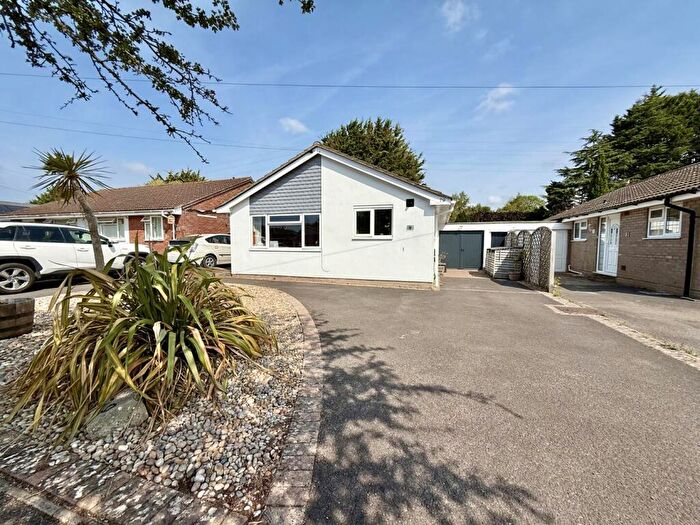 3 Bedroom Bungalow For Sale In The Meadway, Christchurch, BH23